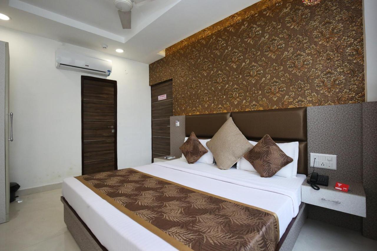 Oyo 9732 Amar Motel Nayagaon Exterior foto